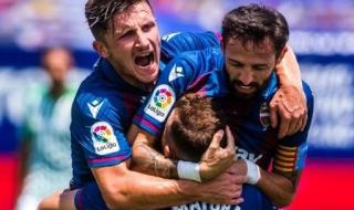 西甲积分榜:巴萨登顶